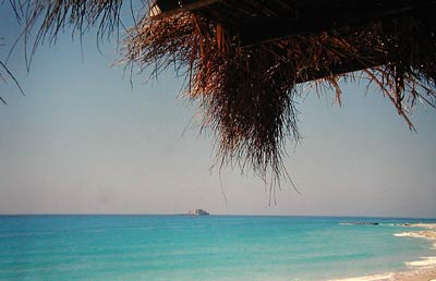 � R. Baer; Strandtaverne  - ...am Strand von Athani, vielleicht 200 m von unserem Zelt entfernt (die mit dem Generator)
